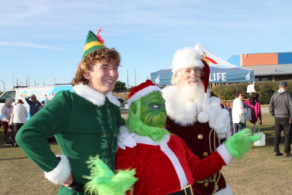 Sand and elf with The Grinch